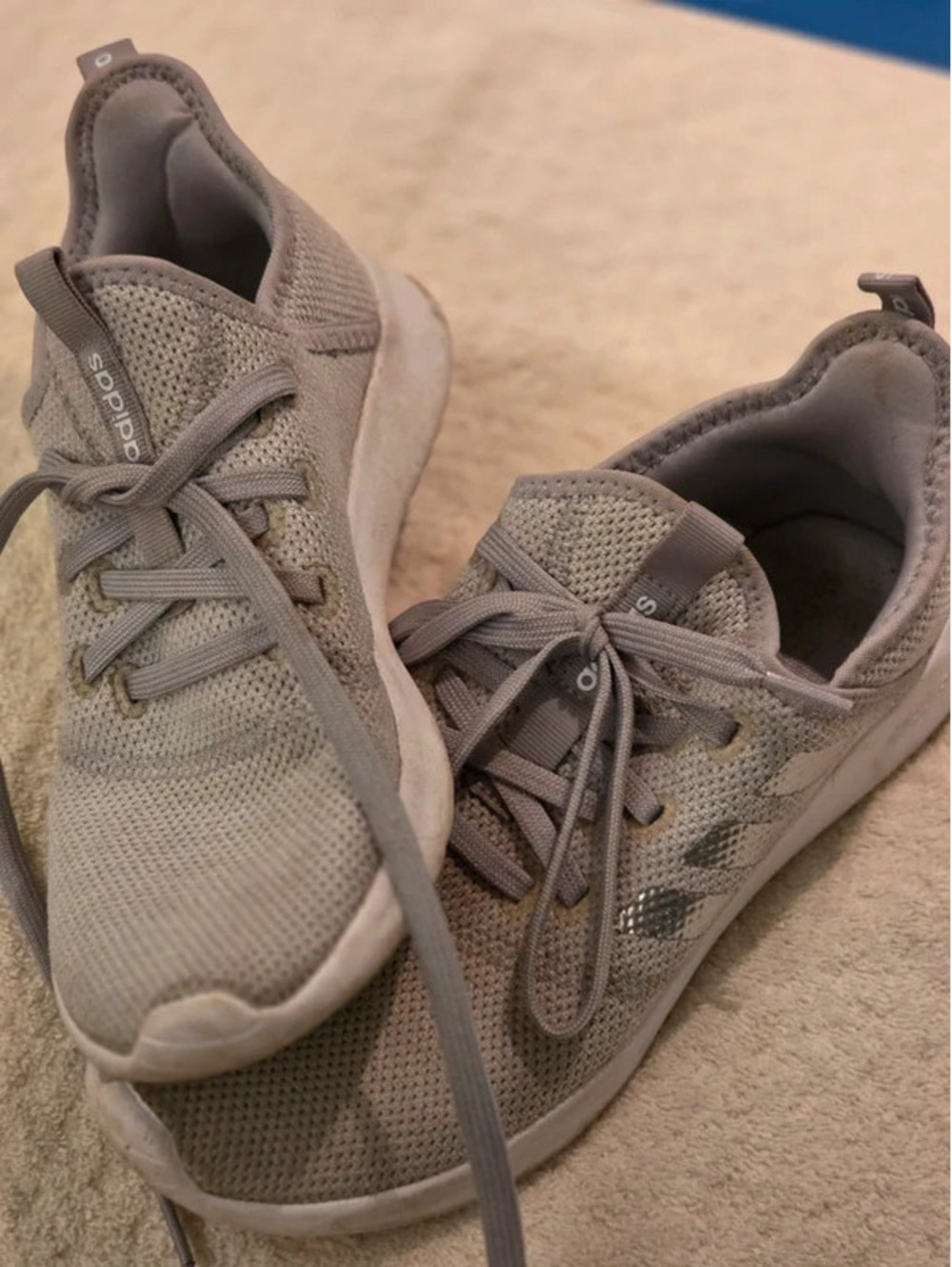 Adidas size 7 woman's tennis shoes